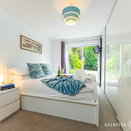 Bracken Bliss By Grandeur Property Ferndown Exterior photo